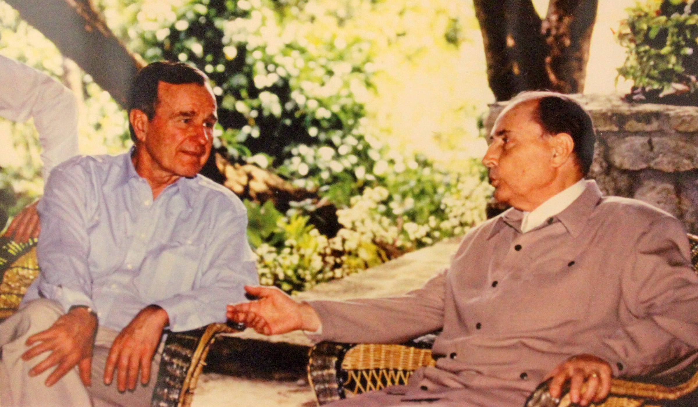 Bush et Mitterrand, rencontre à l'Habitation Clément