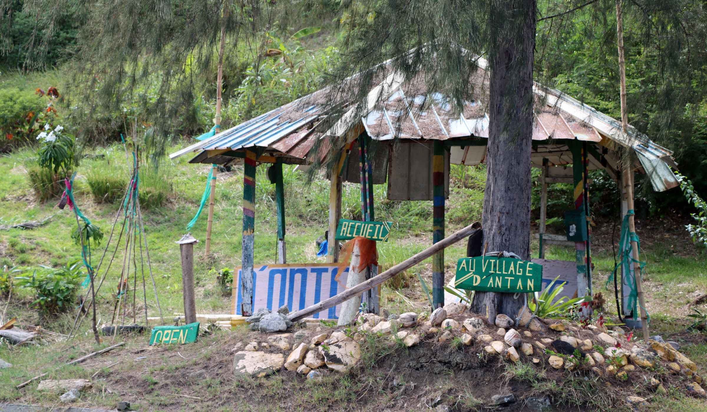 Carbet in front of the entrance to the Village d'Antan