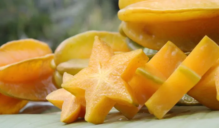 Start fruits cut in pieces