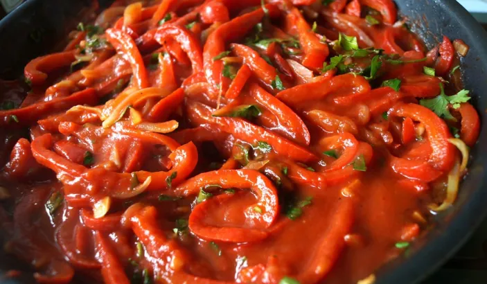 Poivron rouge coupé en morceaux