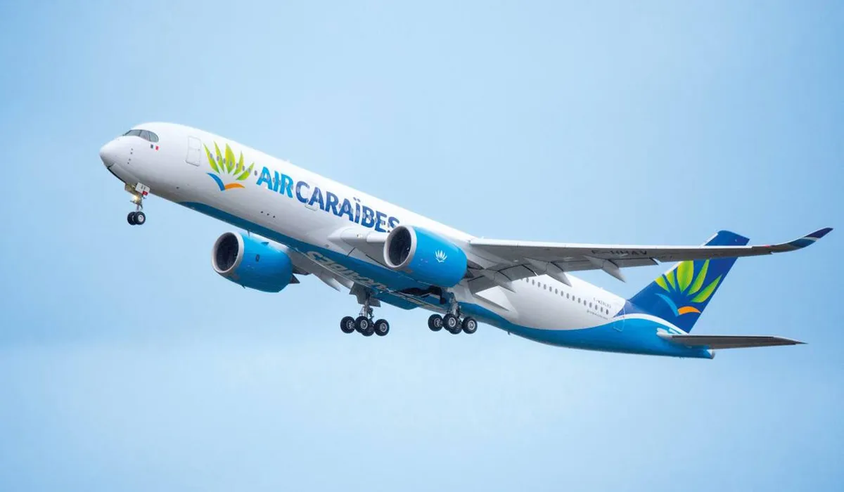 Avion Air Caraïbes au départ de l'aéroport de la Martinique